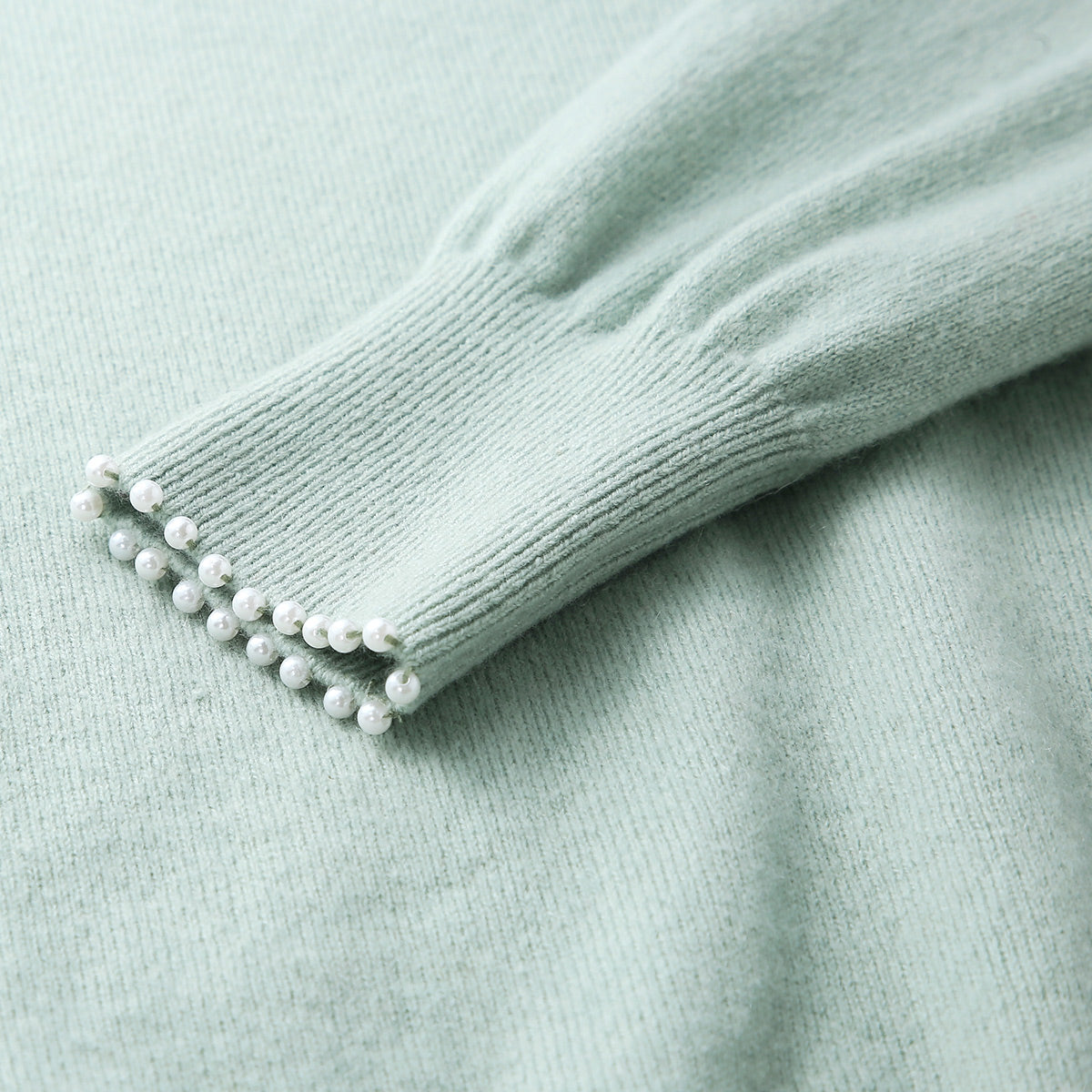 100% Cashmere Elegant Pearl-Trimmed Knit Sweater