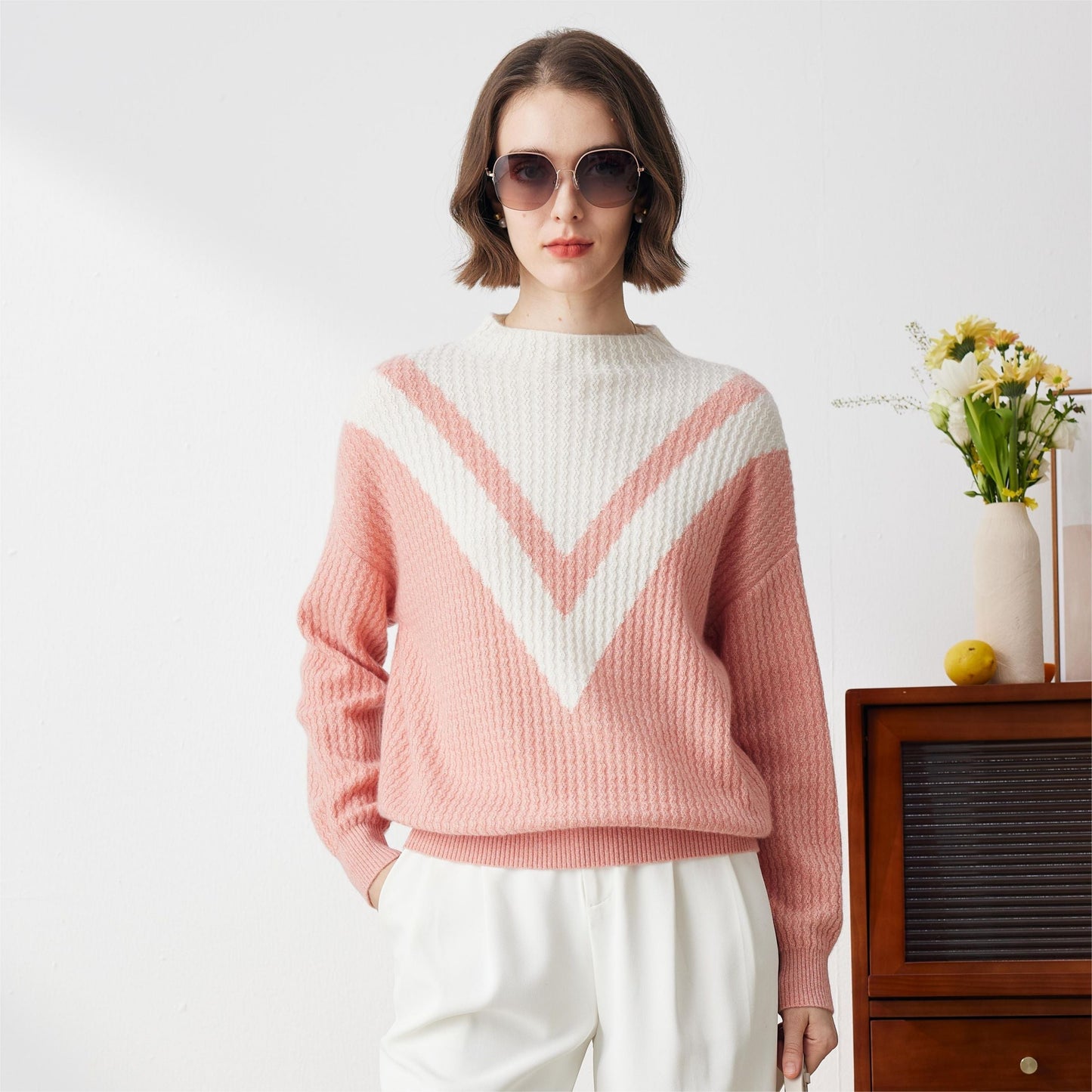 100% Cashmere Mock Neck Knitted Sweater