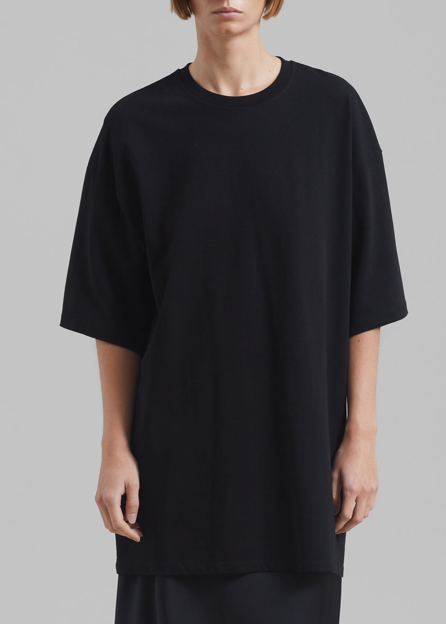 Avak Oversized Tee - Black