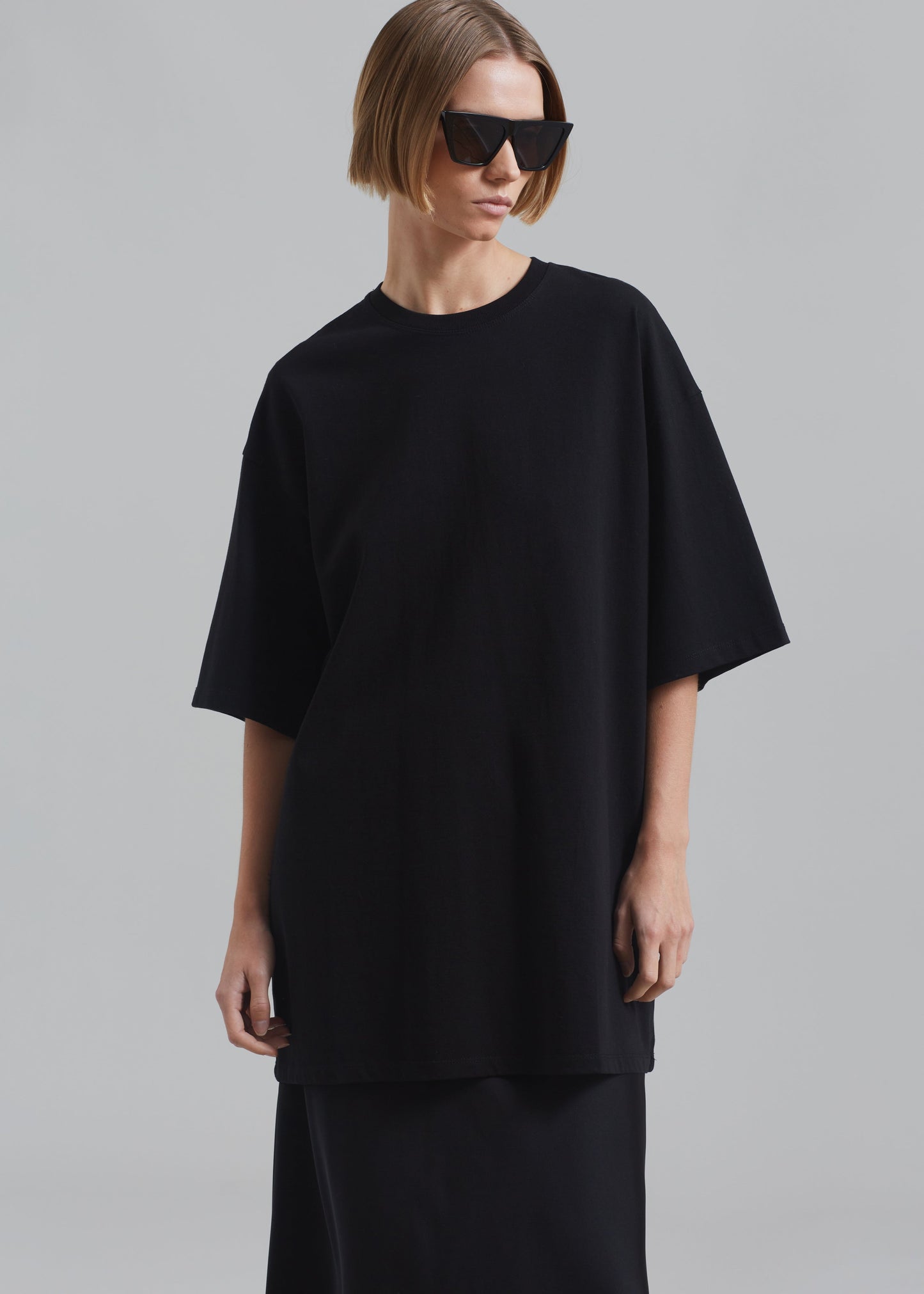 Avak Oversized Tee - Black