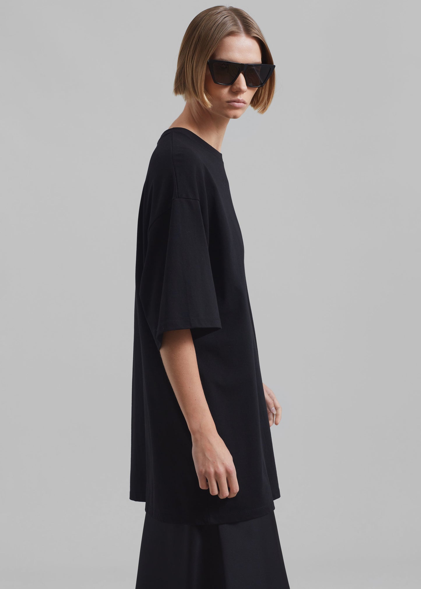 Avak Oversized Tee - Black