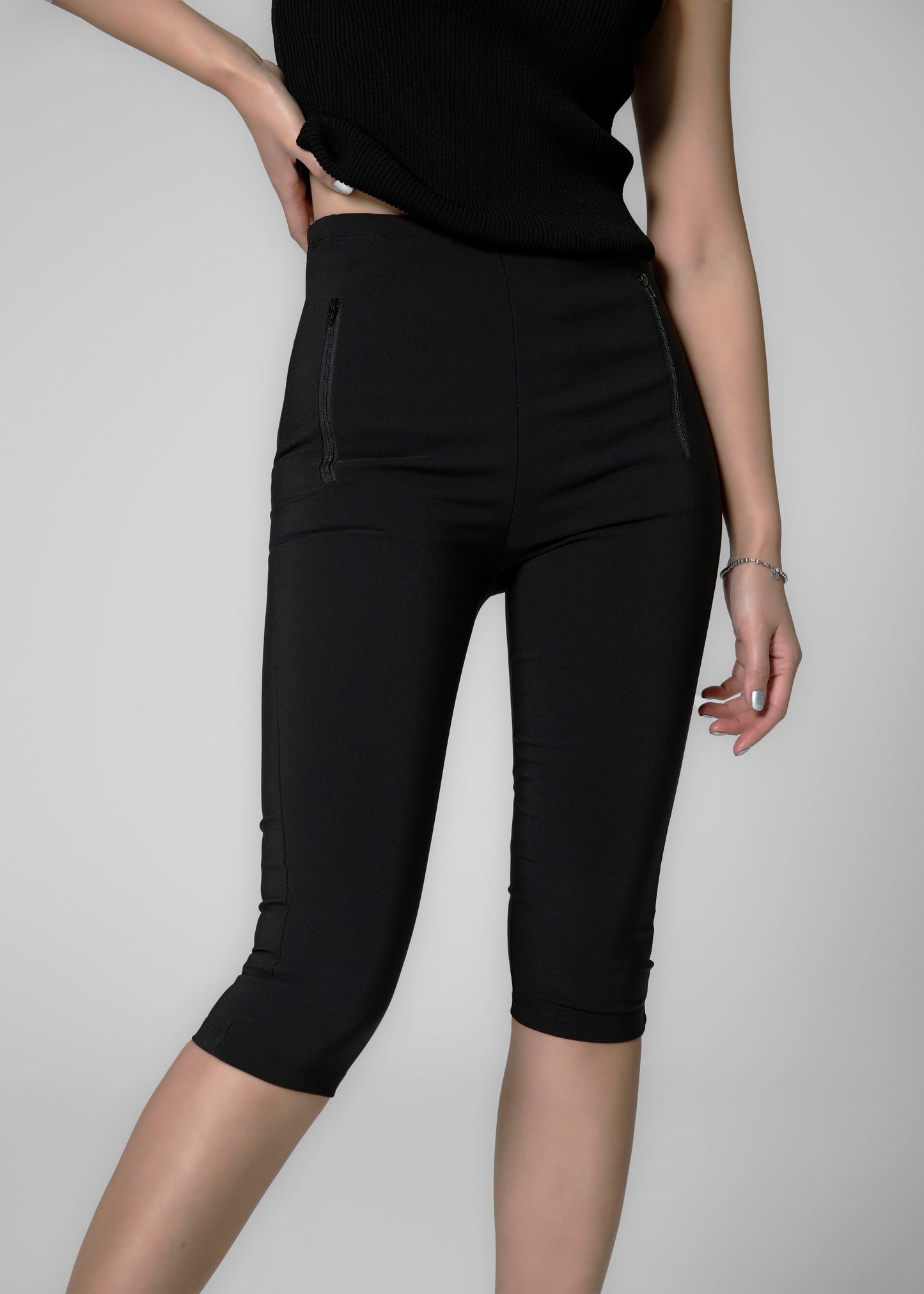 Desara Capri Leggings - Black