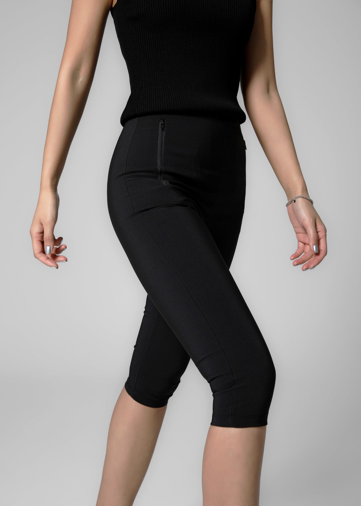 Desara Capri Leggings - Black