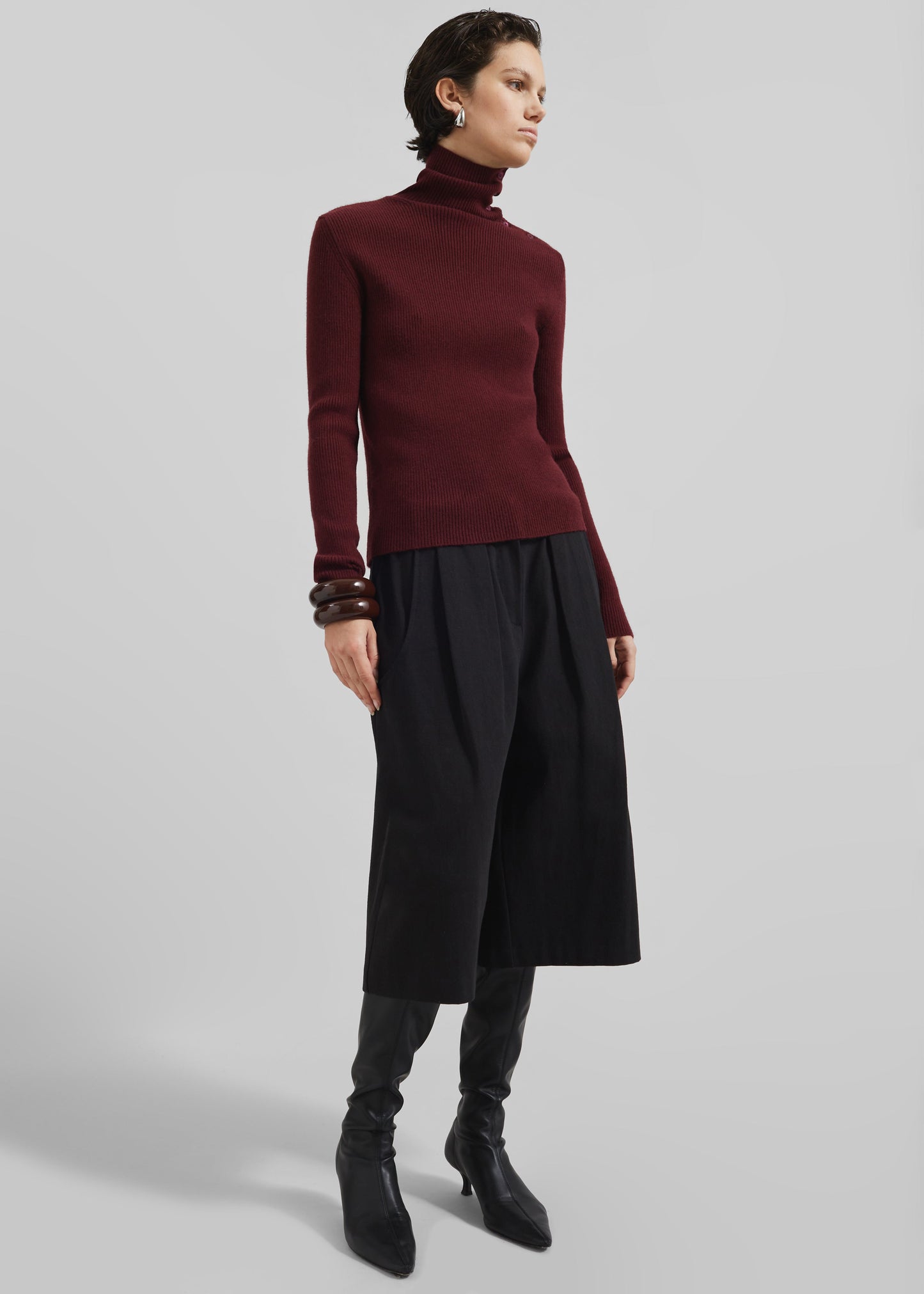 Devar Turtleneck Sweater - Burgundy