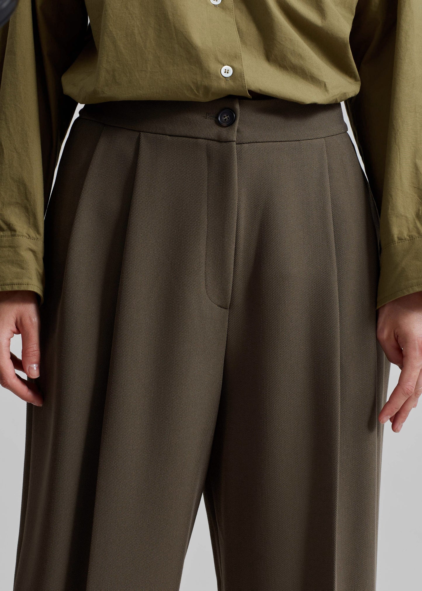 Dina Pleated Trousers - Khaki