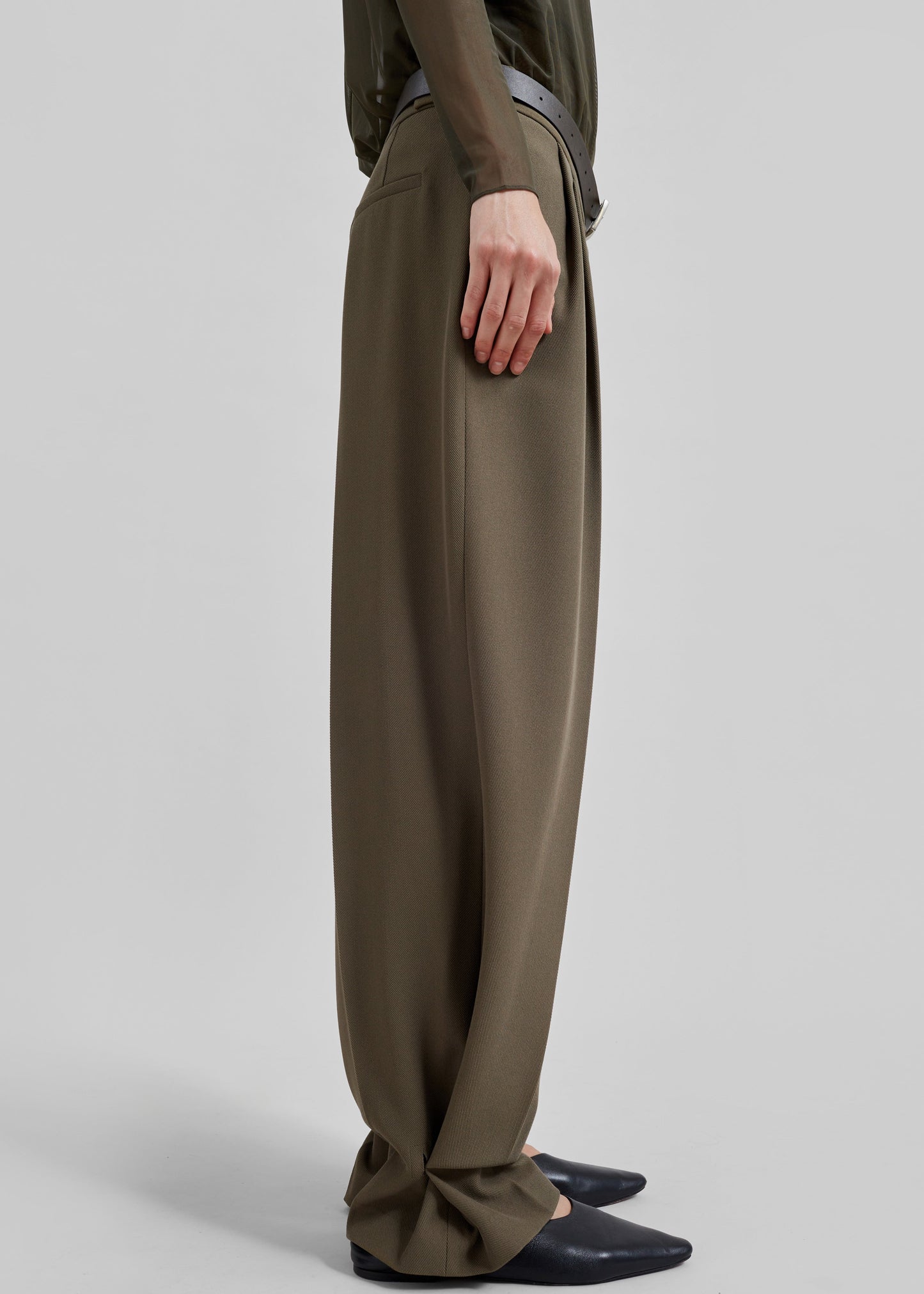 Dina Pleated Trousers - Khaki