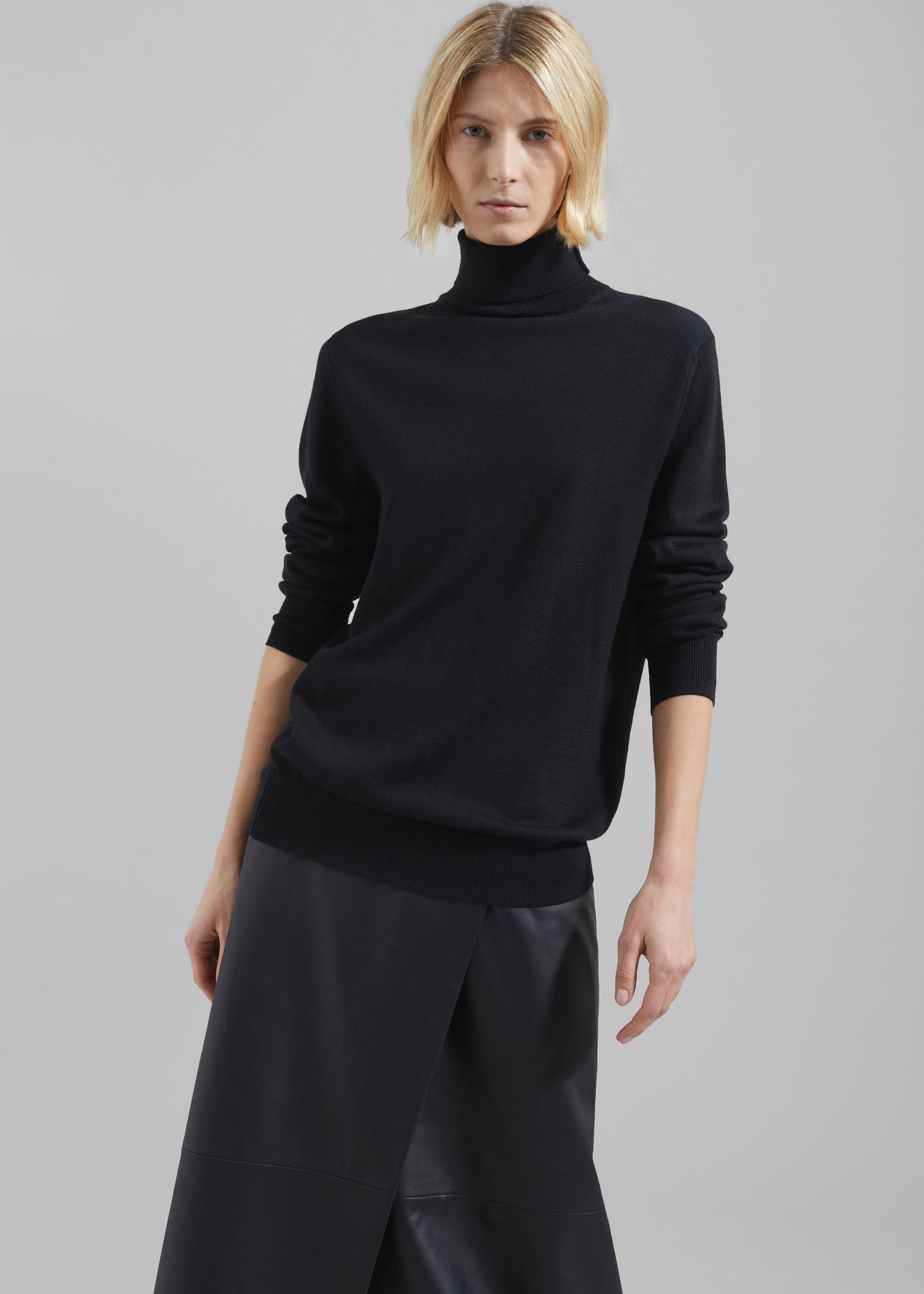 Eve Thin Turtleneck Sweater - Black