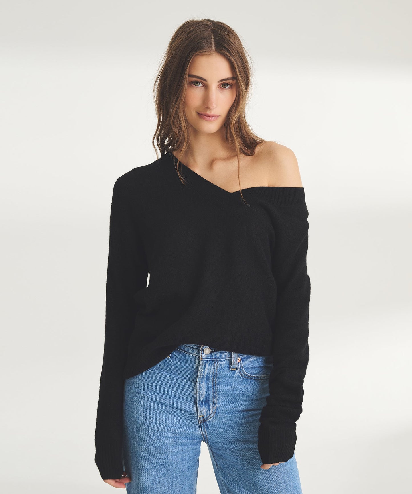 Featherweight Cashmere V-Neck