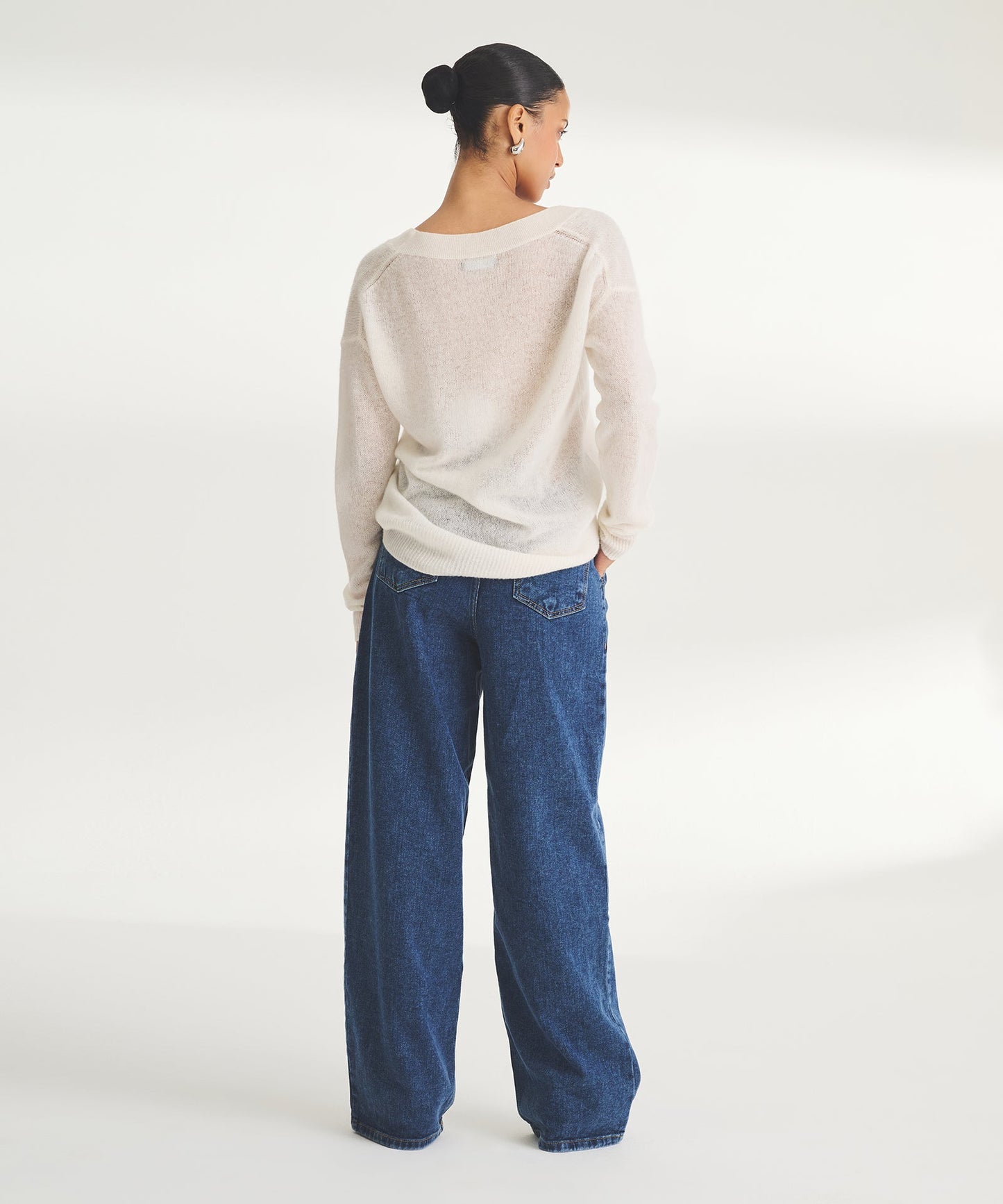 Featherweight Cashmere V-Neck