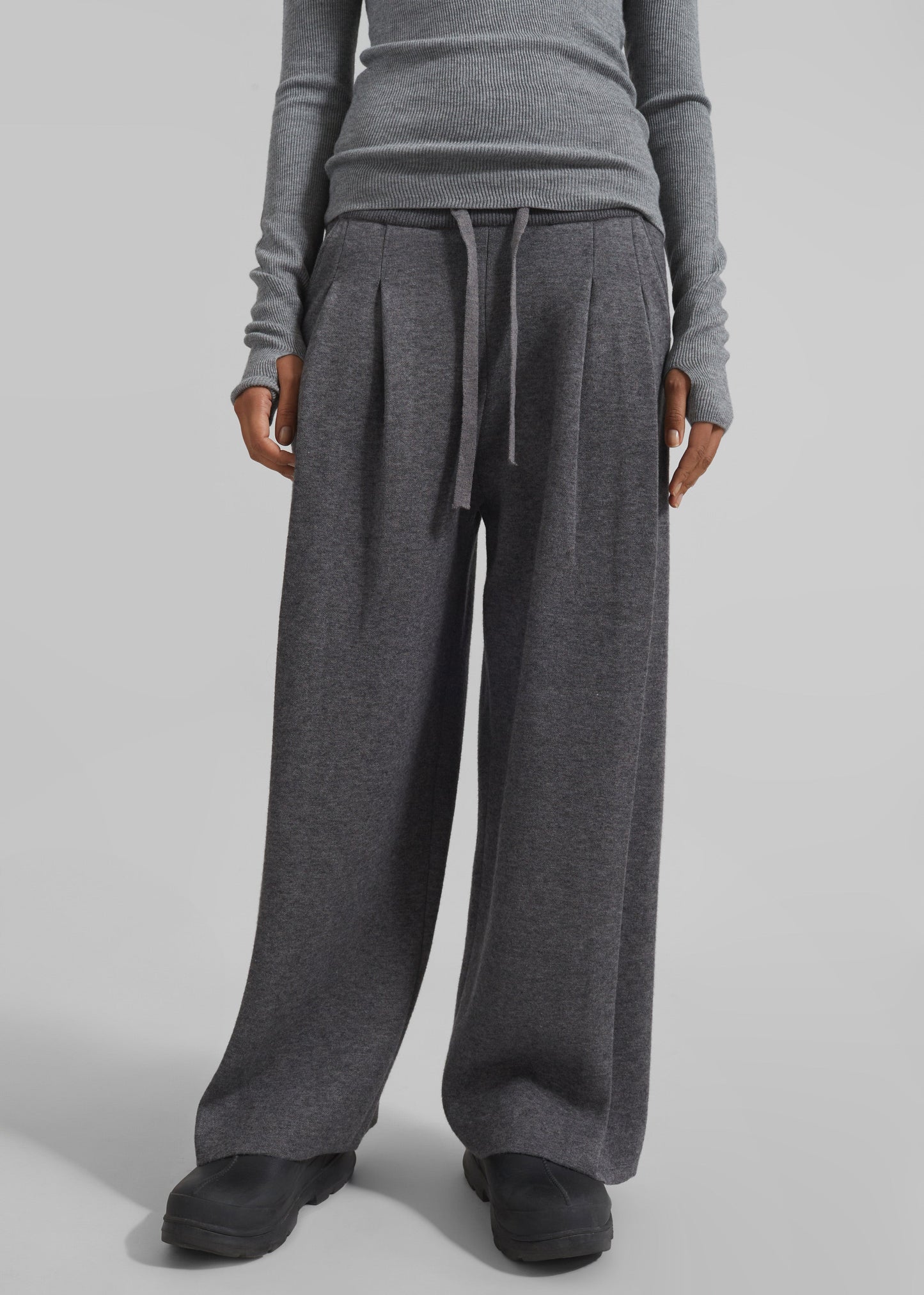 Holkham Pleated Knit Pants - Dark Grey