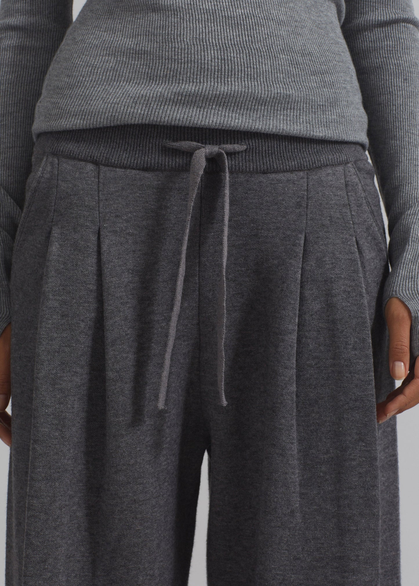 Holkham Pleated Knit Pants - Dark Grey