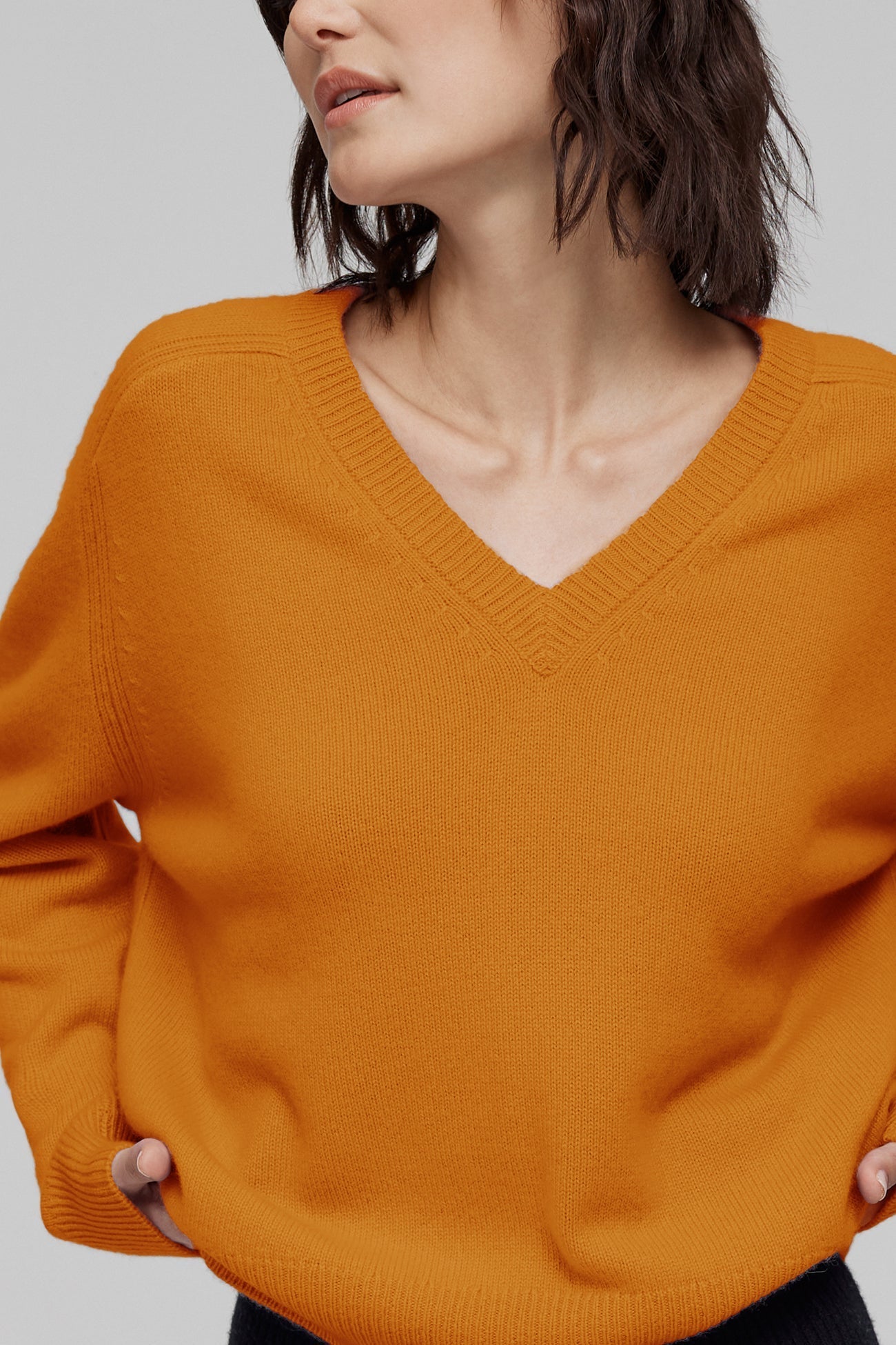 SYDNEY V-NECK CASHMERE SWEATER