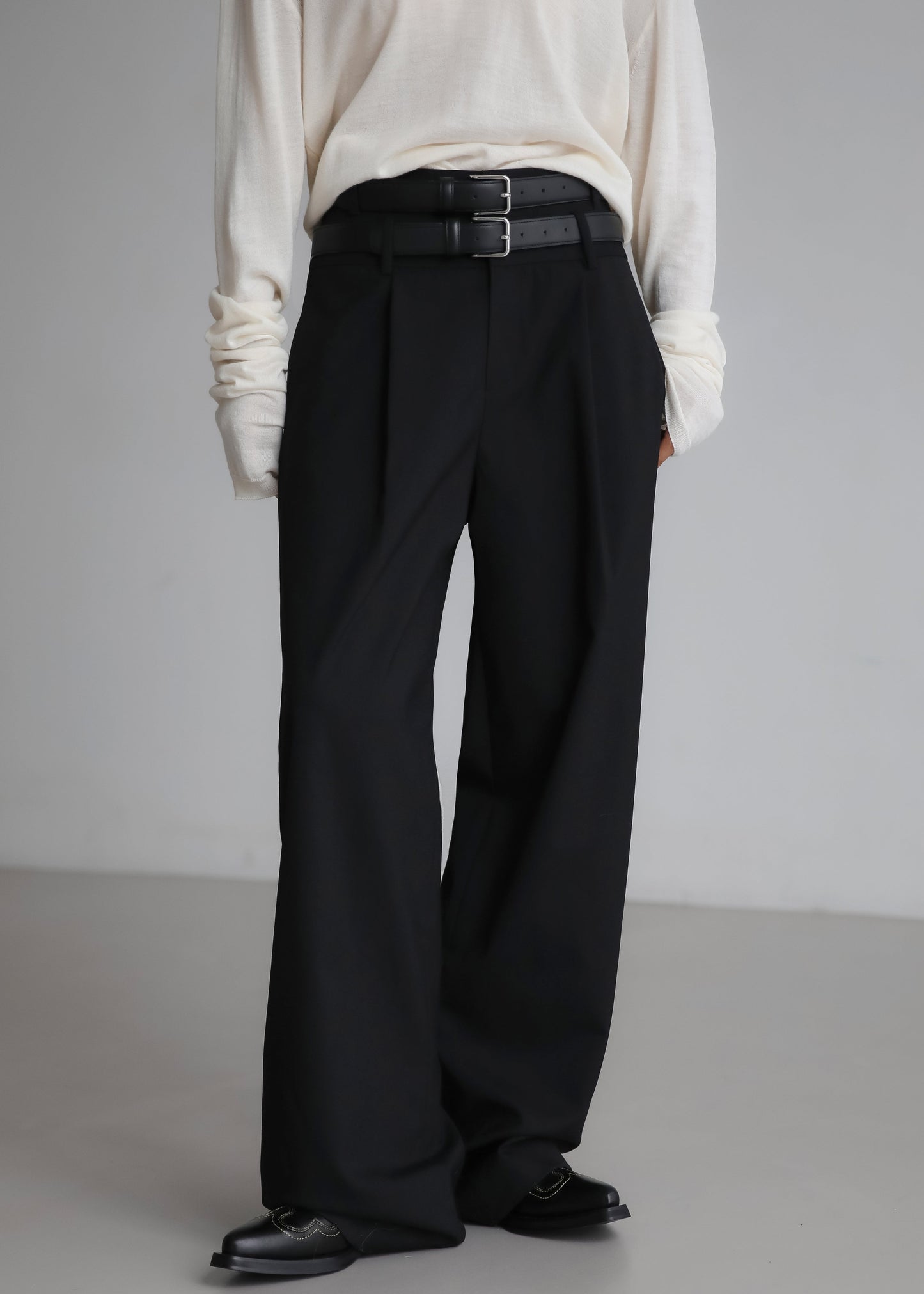 Olwen Pintuck Trousers - Black