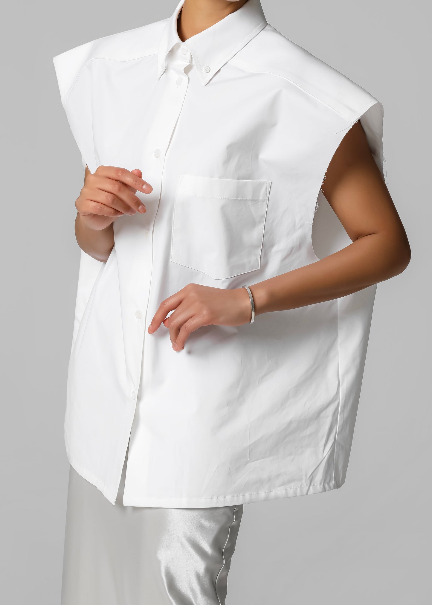 Rae Sleeveless Button Down Shirt - White