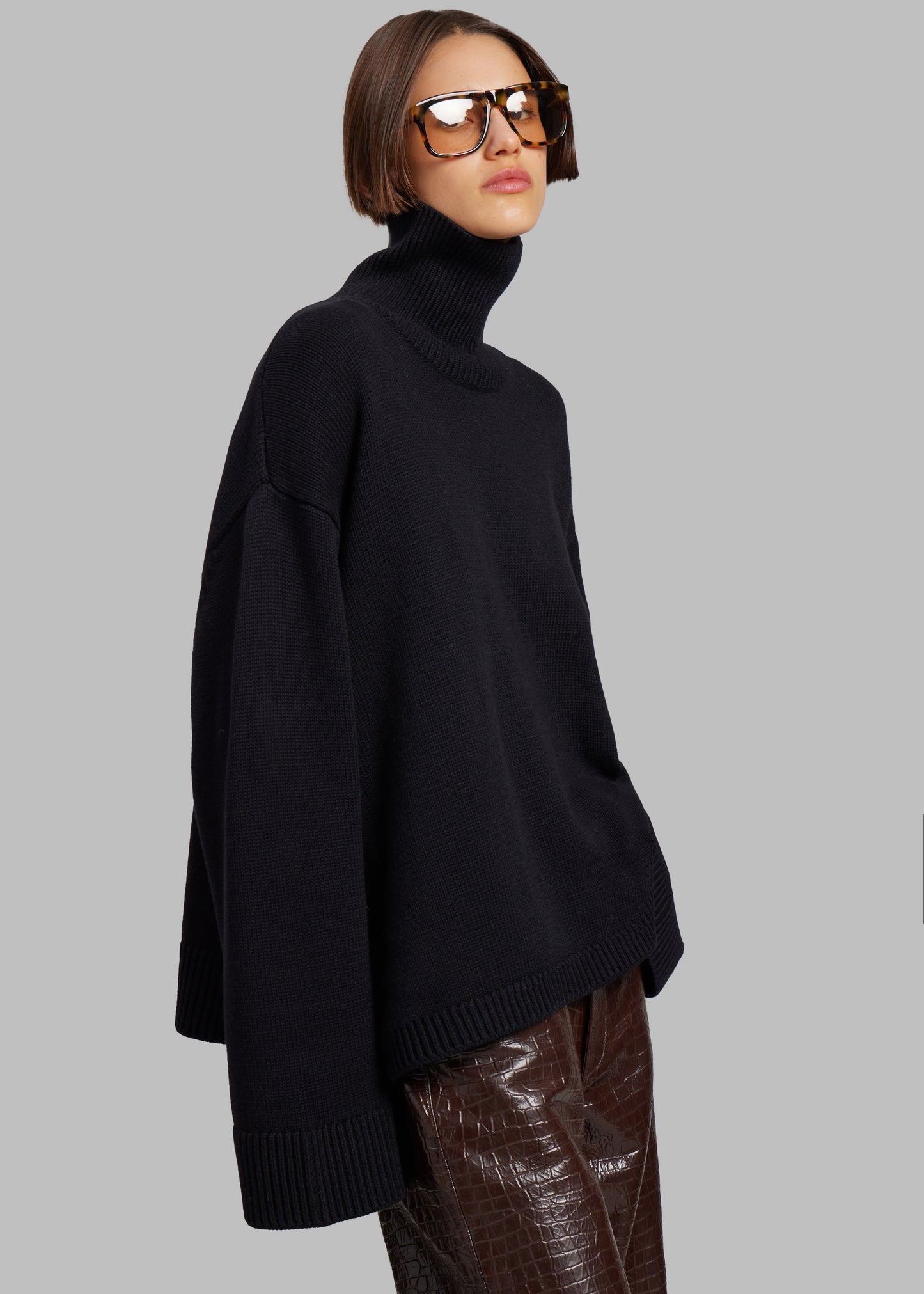 Rhea Trapeze Turtleneck - Black