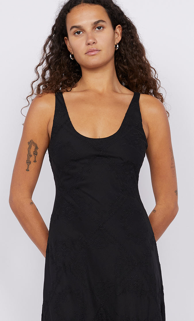 ZALEA SCOOP NECK DRESS - BLACK